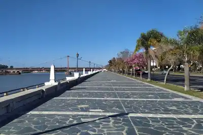 Miércoles con cielo despejado en la ciudad de Santa Fe