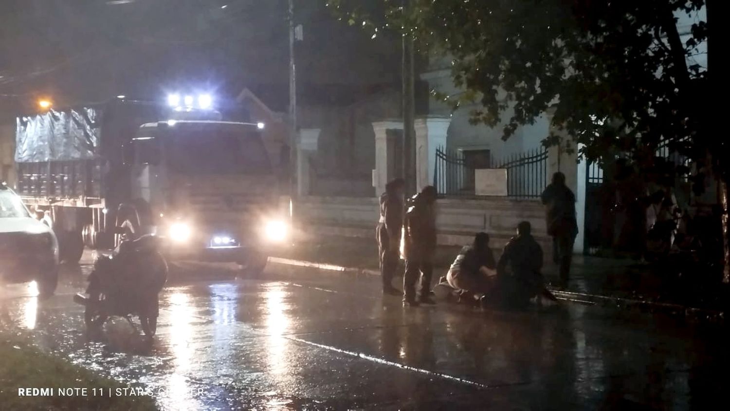Un hombre fue embestido por conductor de un auto que se fugó