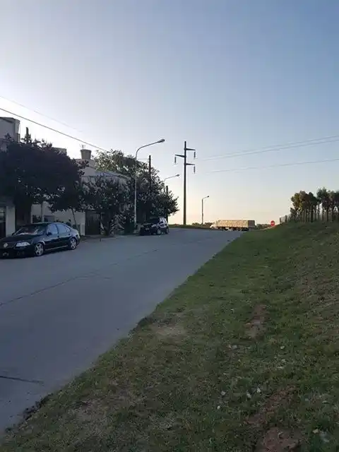 Reclaman reductores de velocidad en la calle Trabajadores Municipales y la Ruta 226