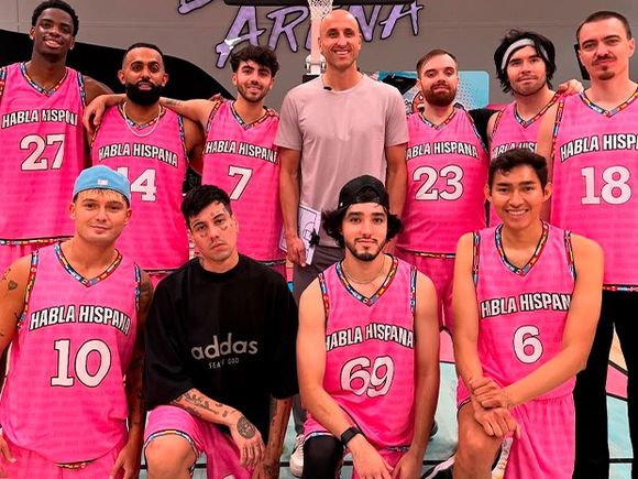Manu Ginóbili debutó como entrenador en un gran show en EE.UU.