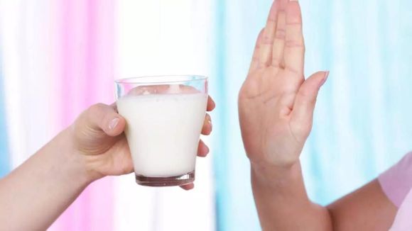 Hinchazón y dolor de barriga, dos síntomas que avisan de la intolerancia a lactosa