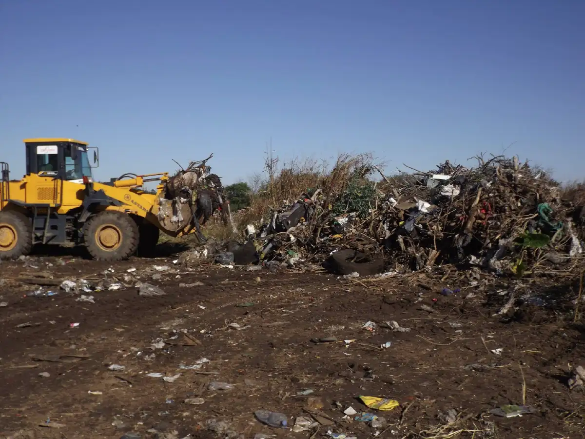 Devoto: Limpieza en el predio de la planta municipal de reciclado 