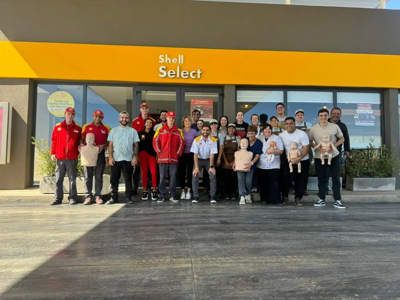 El personal de Shell y los capacitadores de primeros auxilios.