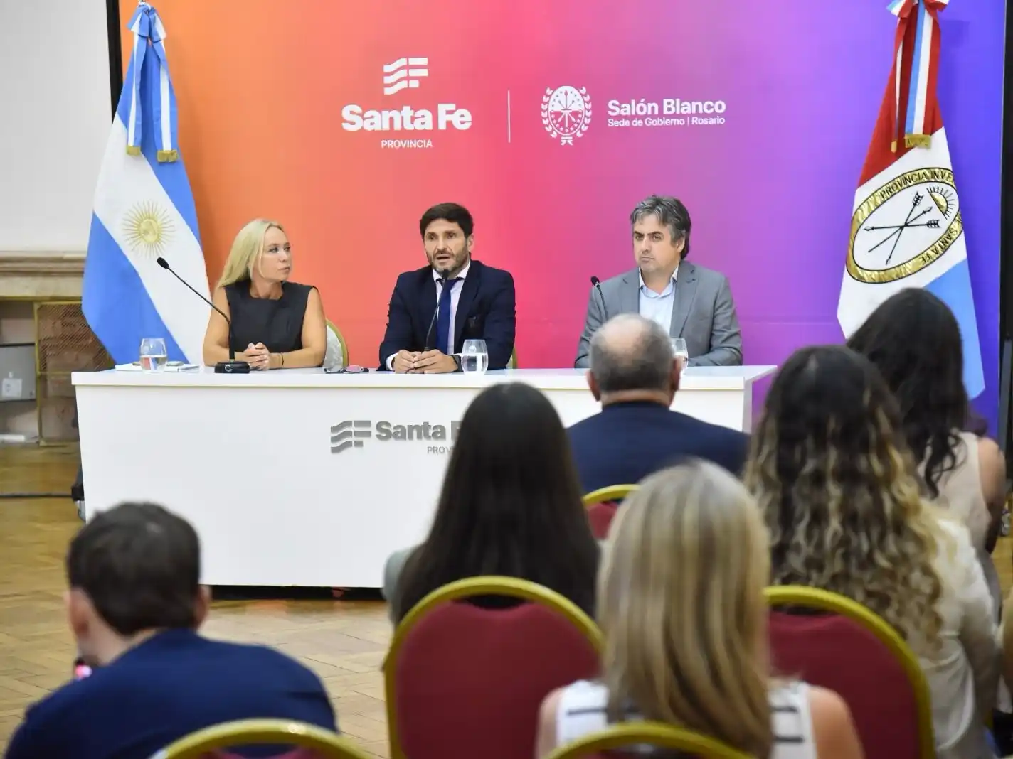 Presentación plan de recompensas por crímenes.