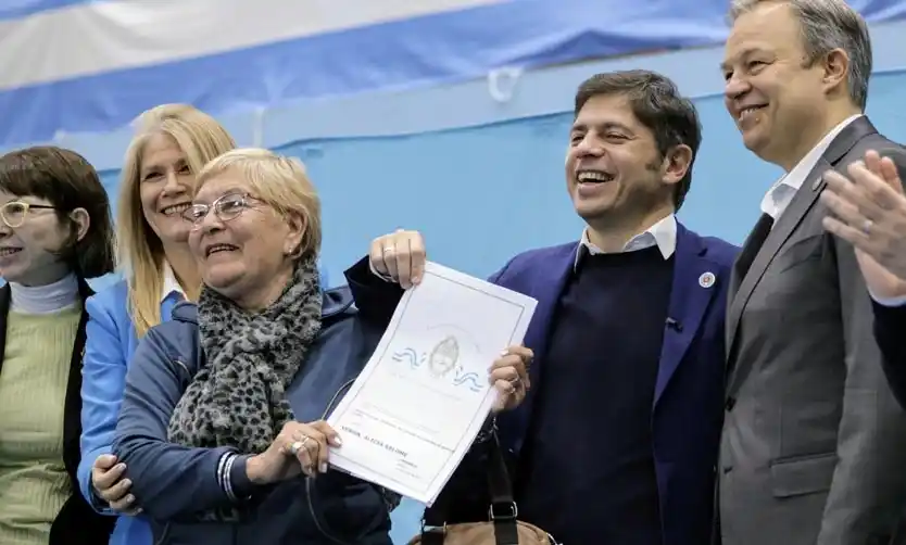 Kicillof: “No podemos permitir que la motosierra deje a millones sin salud, vivienda y educación”
