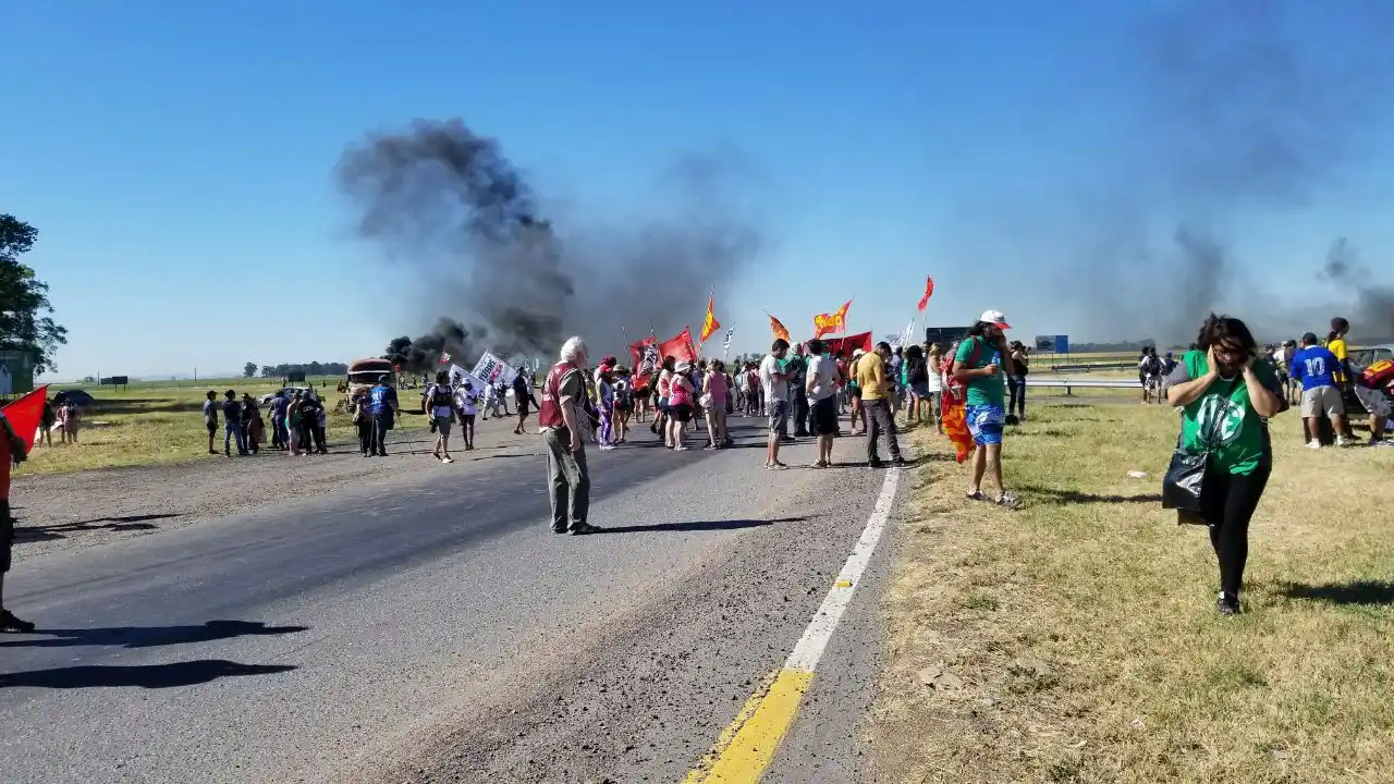 Azul en emergencia laboral: Nuevo corte de trabajadores despedidos de Fanazul en Ruta 3