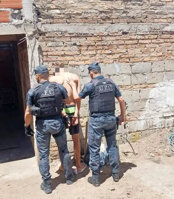 Detienen a dos sospechosos de un arrebato y secuestran elementos vinculados al hecho