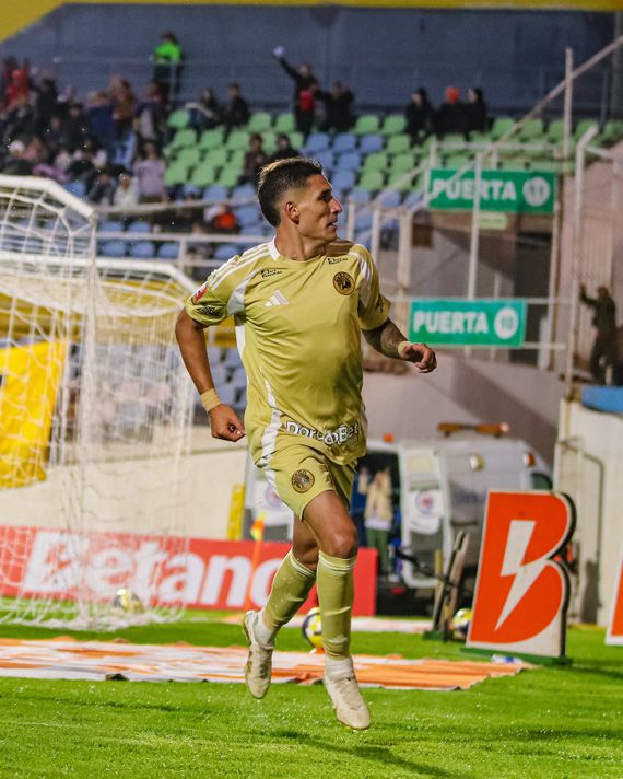 Con dos goles ante Universitario, Callejo tuvo su mejor noche en Perú