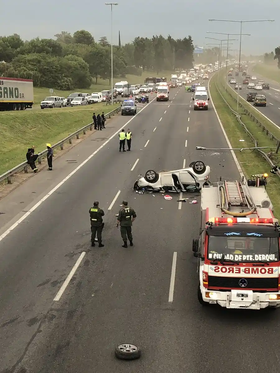 Choque, muerte y más de 6 kilómetros de cola en la Panamericana a la altura de Pilar