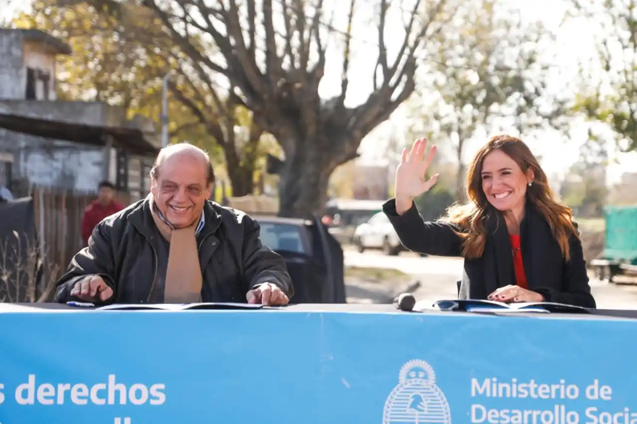 Tolosa Paz inauguró obras de urbanización en Berazategui y llamó a la unidad 