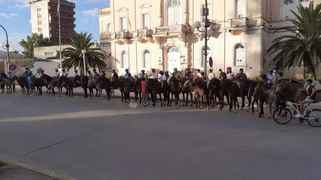 Chacabuco: Protesta "montada" en reclamo de la vuelta a competencias tradicionalistas 