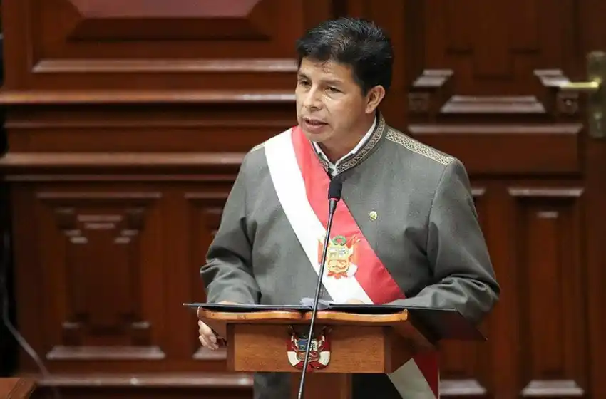 Más problemas para Pedro Castillo en Perú: renuncia el ministro de Defensa, José Gavidia