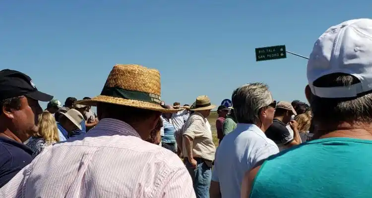 Desde la ruta 9, productores autoconvocados proponen cese de comercialización y una marcha a Expoagro