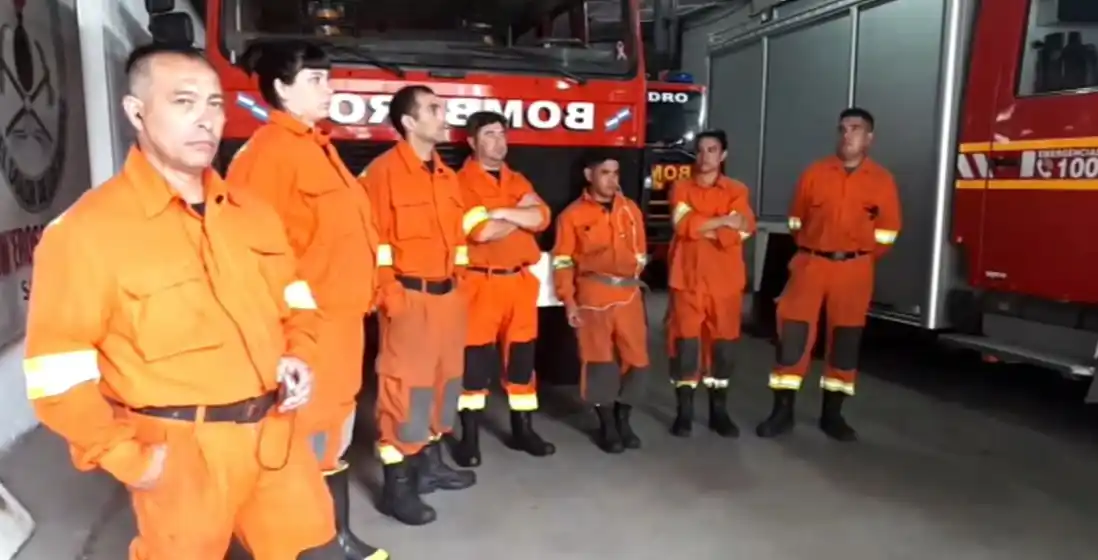 Bomberos voluntarios bonaerenses: Un playero de estación de servicio, una enfermera, un carnicero, los héroes detrás de las llamas