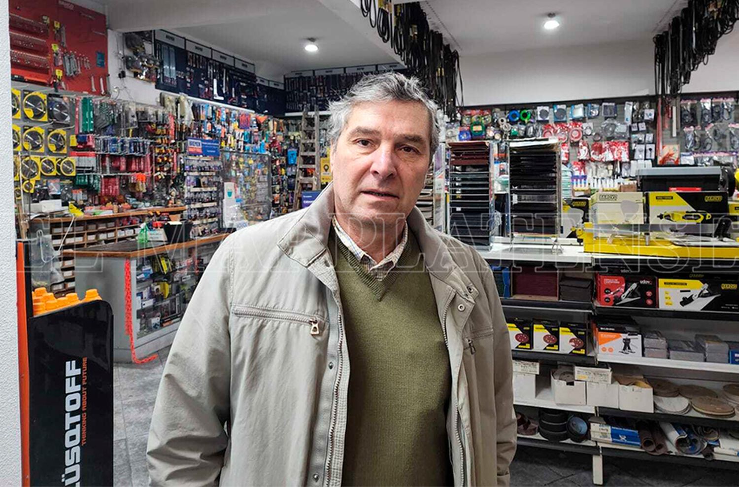 El sector mayorista compite con productos importados y experimenta deflación en algunas líneas.