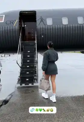 El exterior de la nave es de color negro mate lo que le da un toque de sostificación