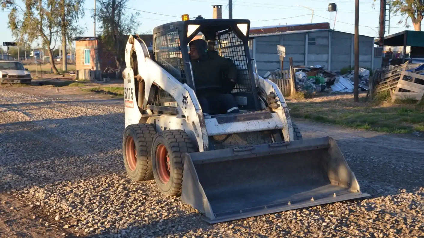 Perfilado de calles de calzada natural.