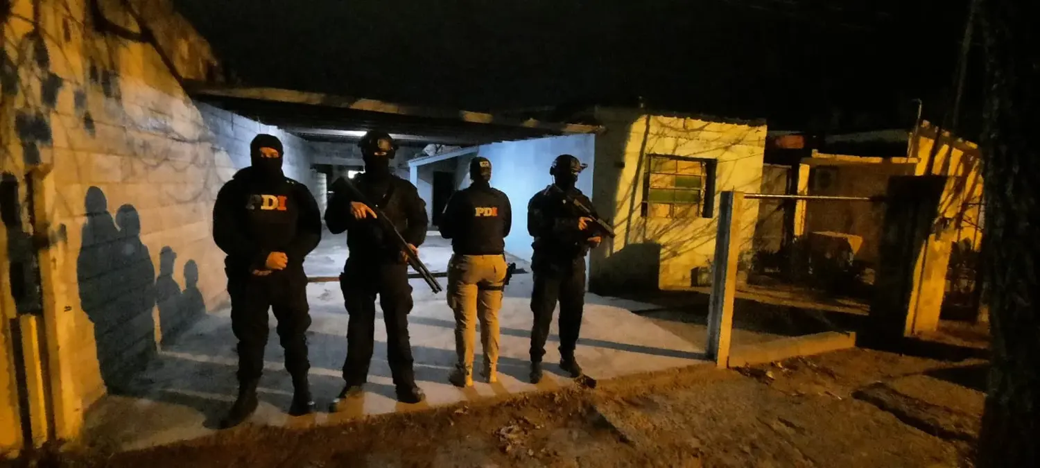 Intenso operativo de la PDI en Sunchales: detuvieron a dos personas y secuestraron cocaína, armas y dinero en efectivo
