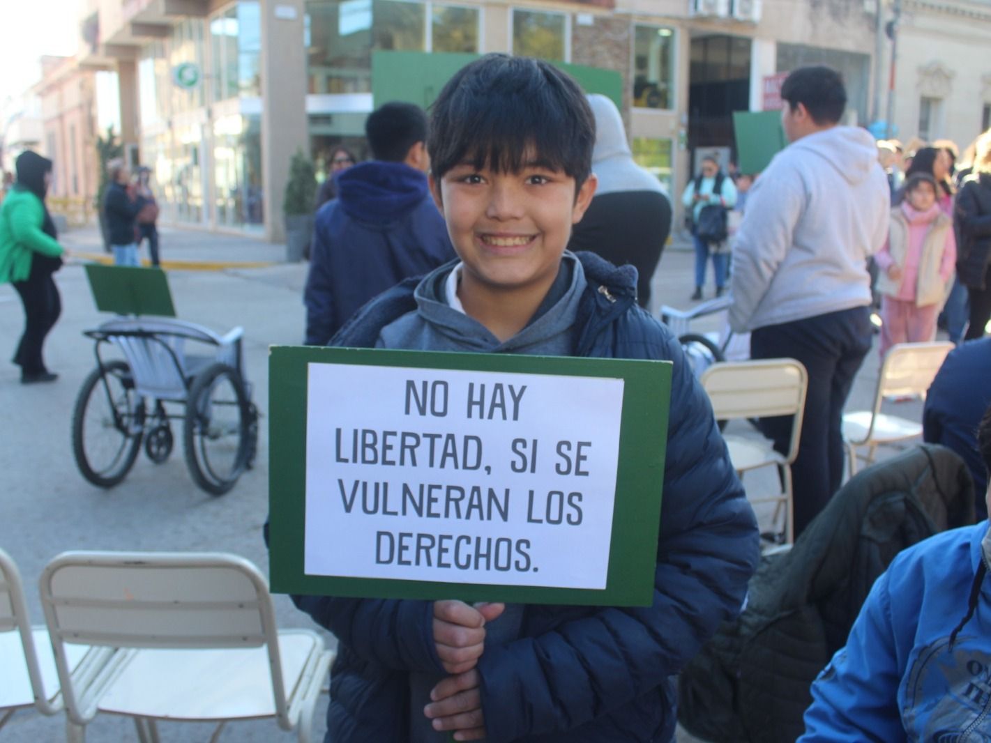 La comunidad educativa de "Lucecitas" se manifestó tras el veto a la Ley de Emergencia en Discapacidad.