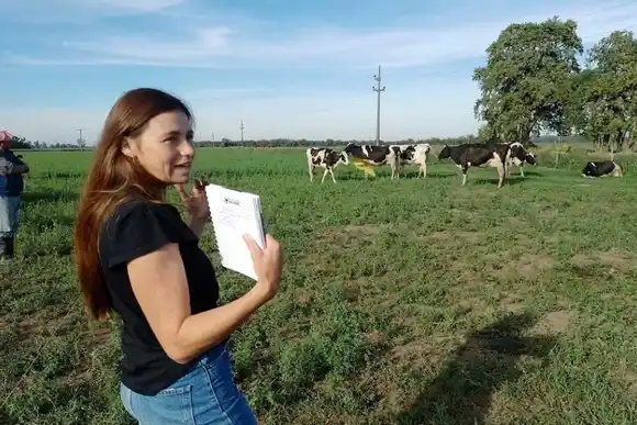 Una mujer que ama las vacas hace historia en la Jura de Vacas Lecheras en TodoLáctea
