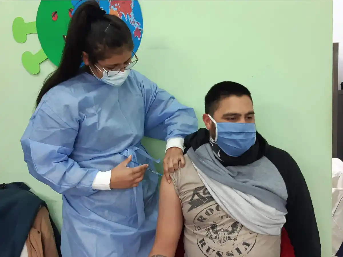 Sigue la vacunación en Frontera donde se coloca una dosis por minuto