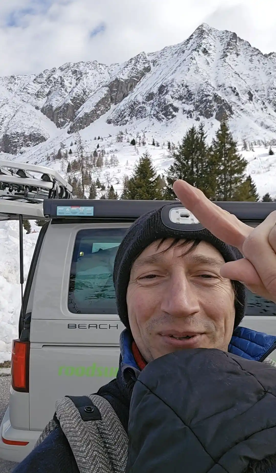 Leo en la Camper VW Beach-