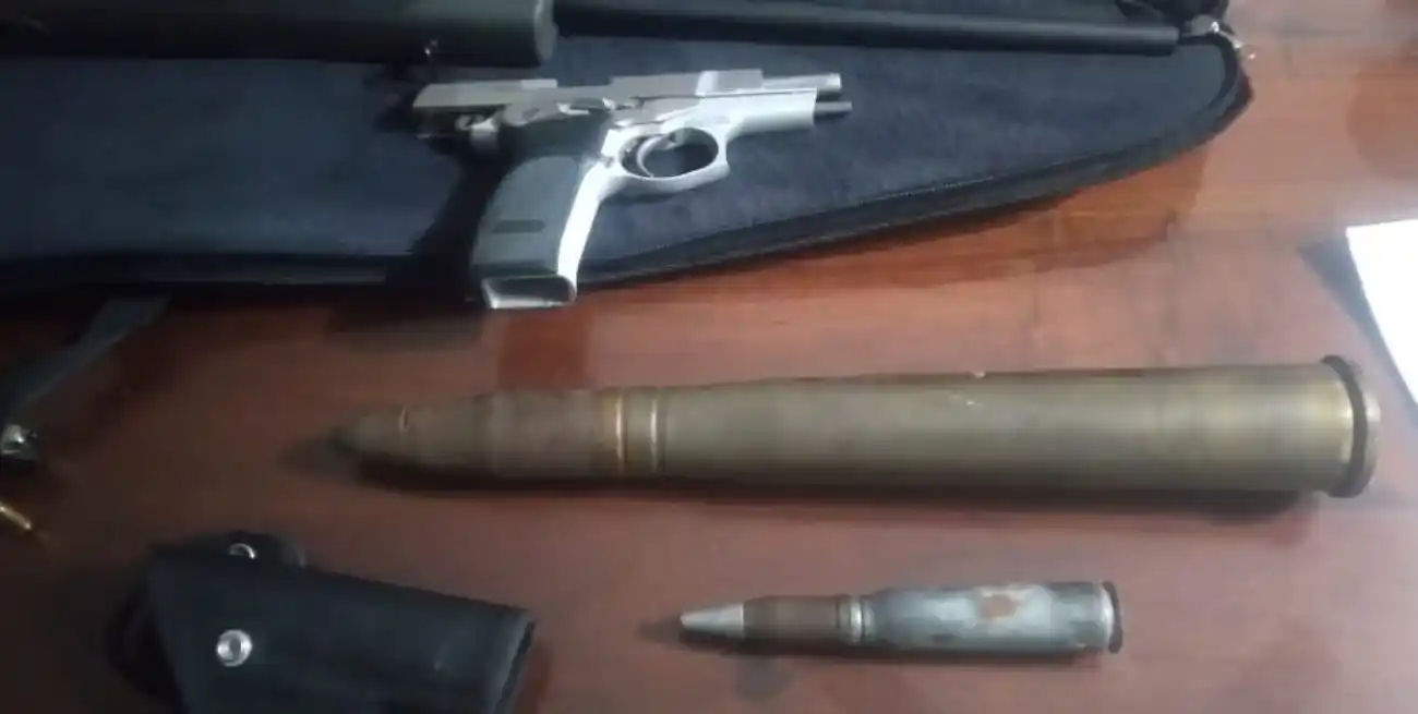 Entre las armas secuestradas había dos municiones antiaéreas.