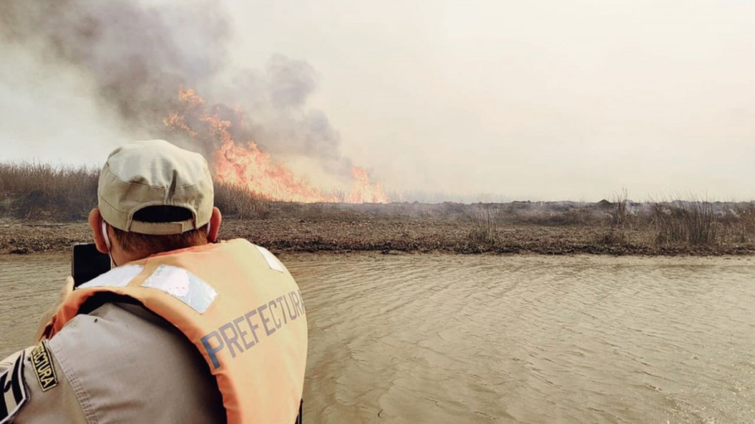 Prefectura detuvo a tres hombres que iniciaron un incendio en el Delta