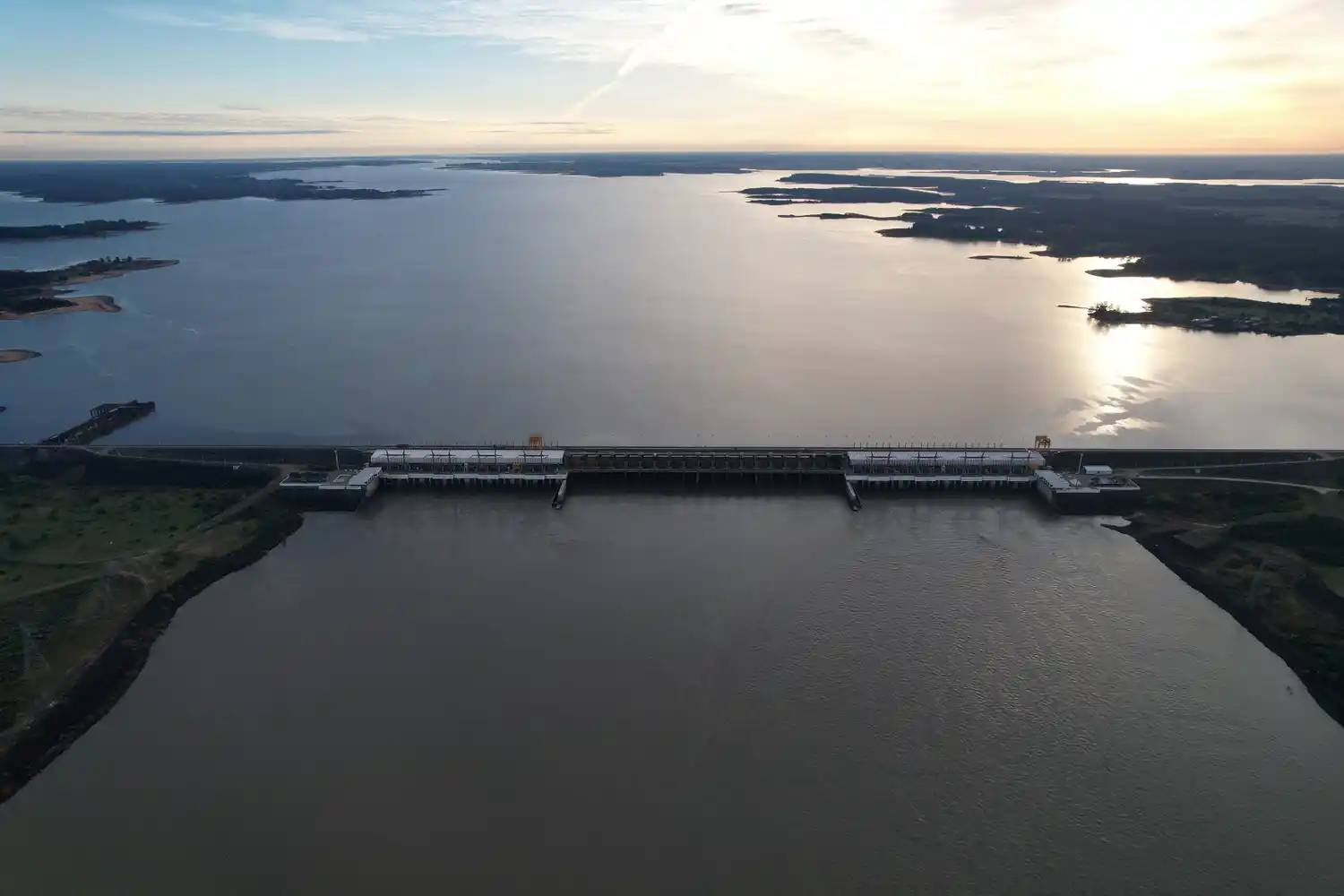 Entre Ríos ratificó ante la Corte Suprema la continuidad del juicio por los excedentes de Salto Grande