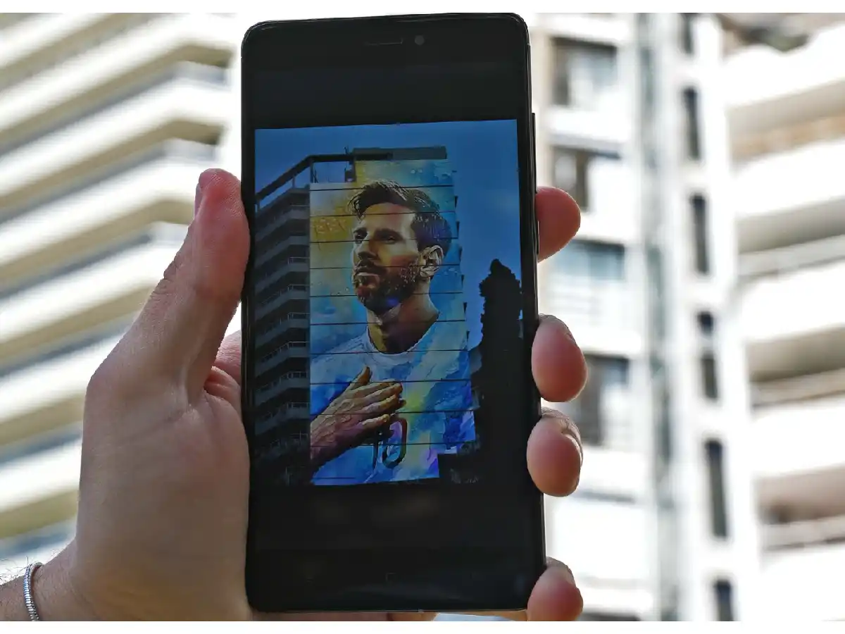 Pintan el mural "Messi embanderado" en Rosario