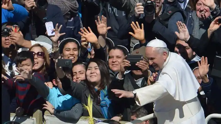 Francisco celebró el Domingo de Ramos ante una multitud