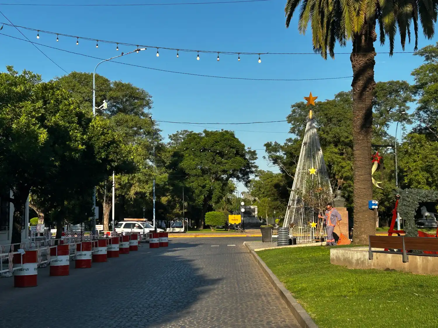 amacecer rafaela clima despejado calor rafaela centro arbol de navidad - 1