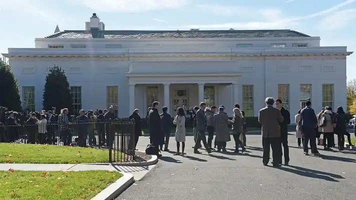 Trump ya está en la Casa Blanca donde se reune por primera vez con Obama