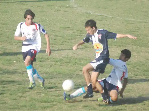 Concepción del Uruguay goleó y eliminó a Gualeguaychú