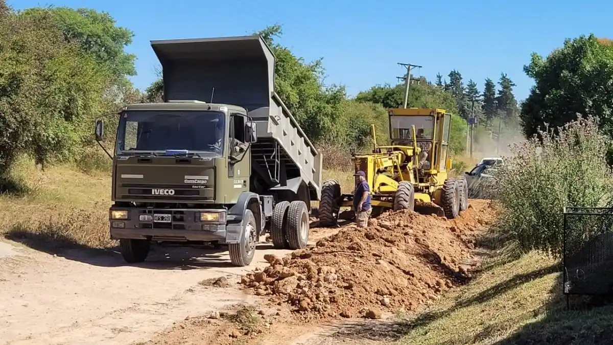 Ejecutan "mejoras con aporte de materiales" a lo largo de 2 km de la calle Florida