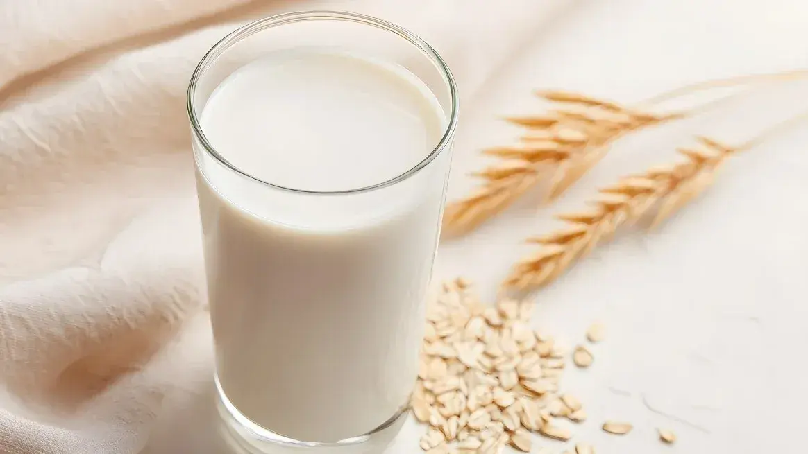 El agua de avena se presenta como una opción práctica y nutritiva.