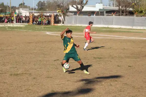 Urquiza se quedó con el clásico del sur y acaricia la clasificación directa al petit