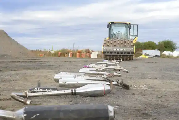 Video: Destruyeron caños de escapes no reglamentarios secuestrados en Baradero
