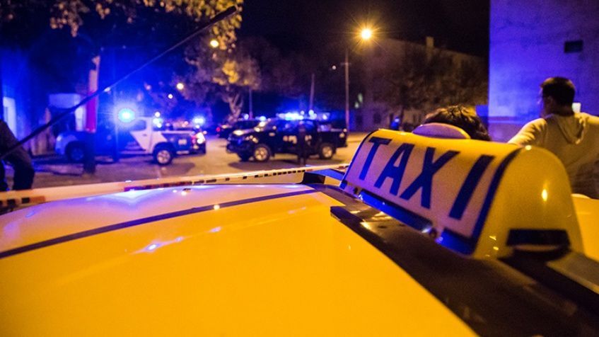 Robo a un taxista en barrio Yapeyú