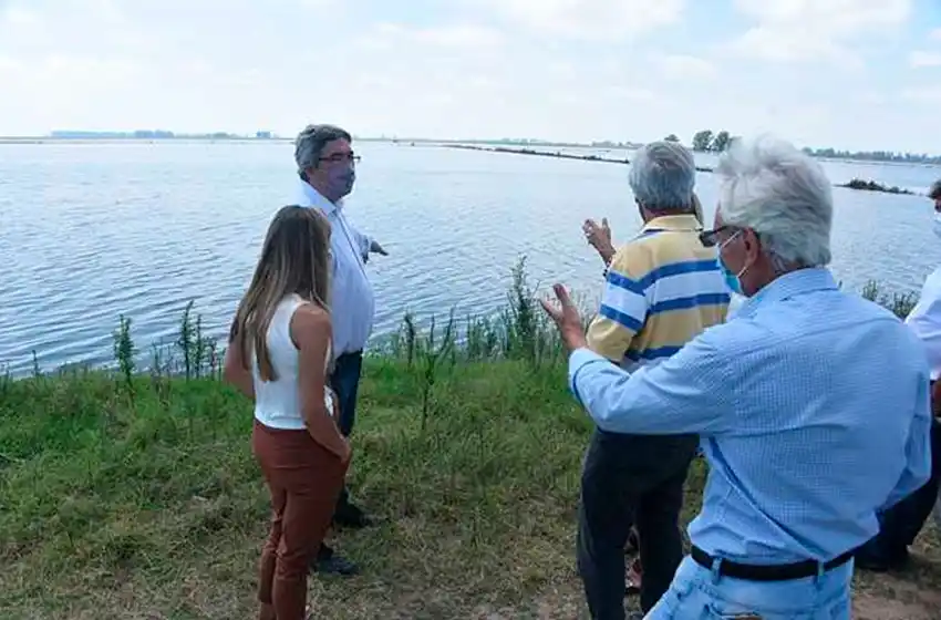 Rodríguez recorrió las zonas afectadas por inundaciones en Villegas