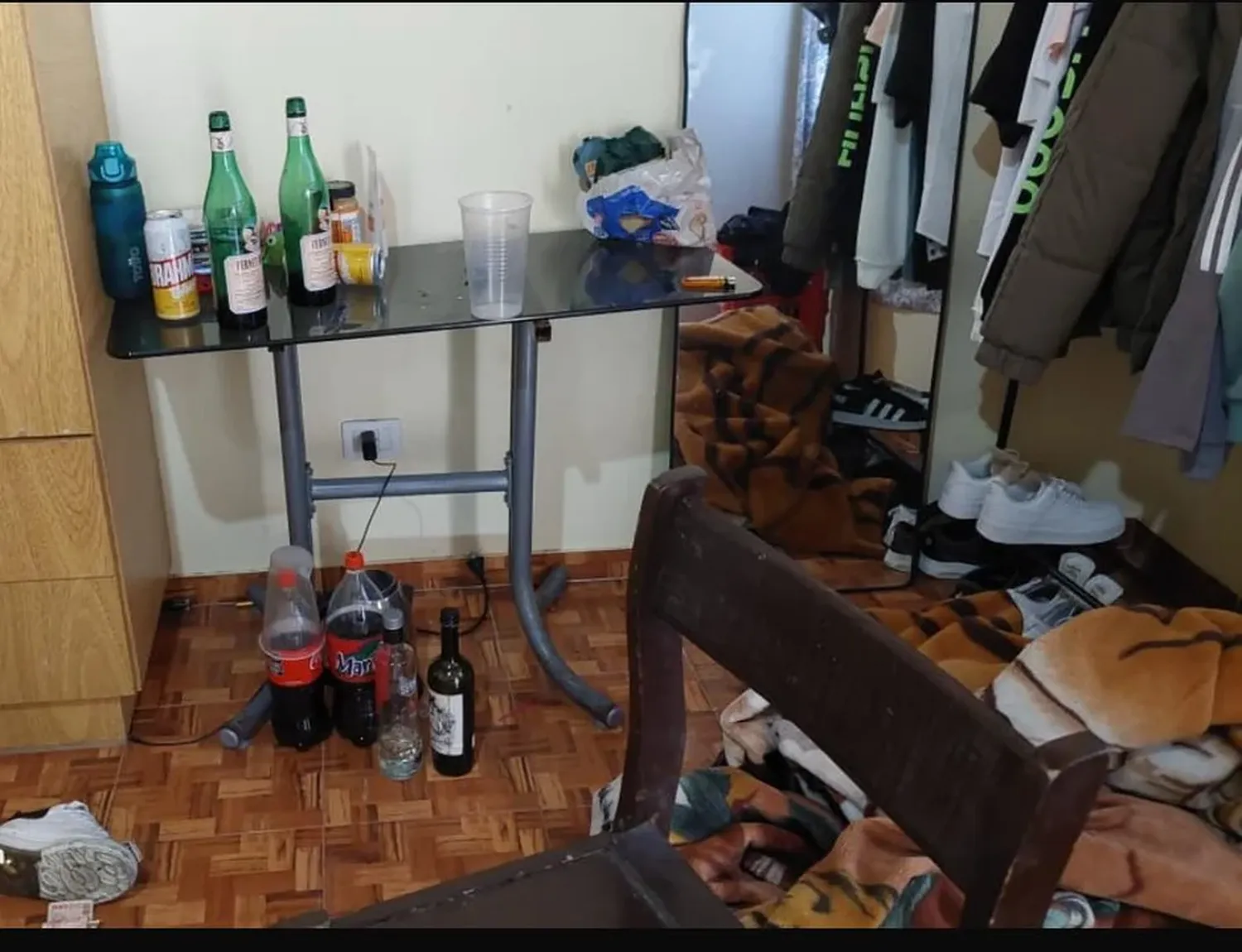 Tres hombres fueron seducidos por las ladronas que los durmieron, les robaron y se dieron a la fuga.
