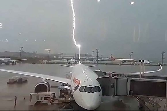 British Airways Airbus A350 Struck by Lightning at São Paulo Airport