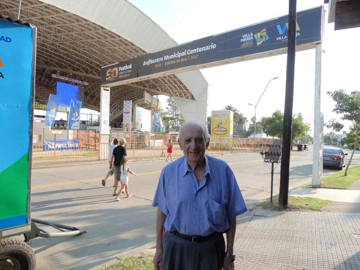 “Si de noche  hay mucho ruido, no me puedo  quejar porque fue idea mía”, afirma el arquitecto del anfiteatro de Villa María 