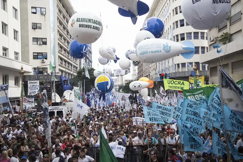 Paro general sin fecha precisa e incidentes en marcha de la CGT