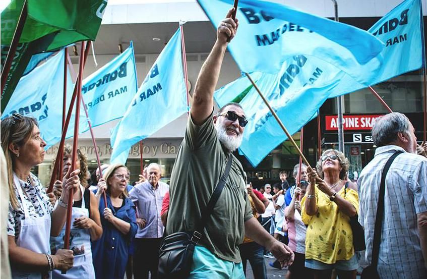 Después de múltiples paros, los bancarios cerraron las paritarias