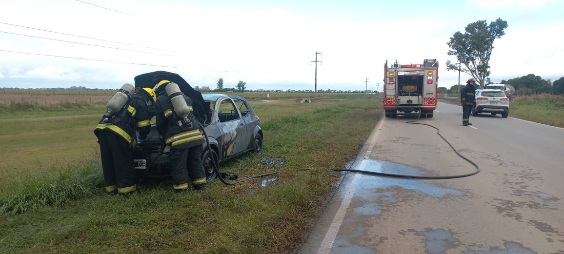 Un auto se prendió fuego en la ruta provincial 1