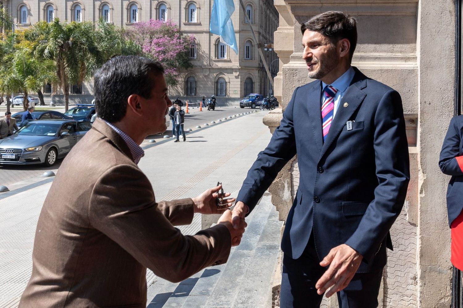 El gobernador Pullaro dándole la bienvenida al Presidente de Paraguay.