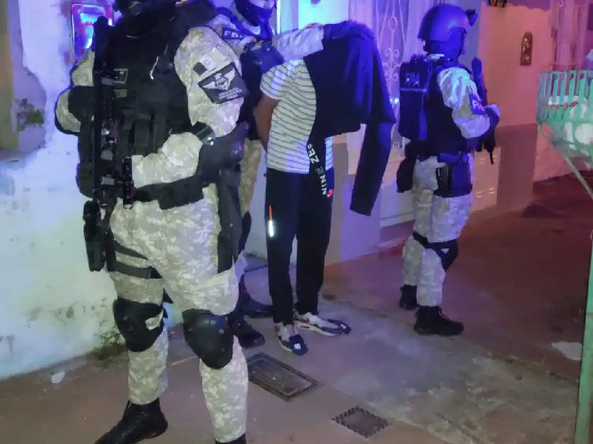 Detuvieron a dos personas que realizaban delivery de drogas 