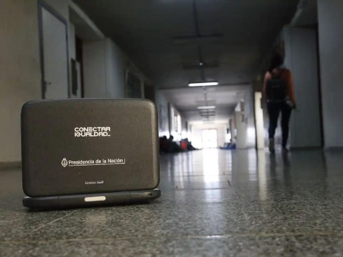 Vuelve el plan Conectar Igualdad: además, el gobierno planea incluir celulares