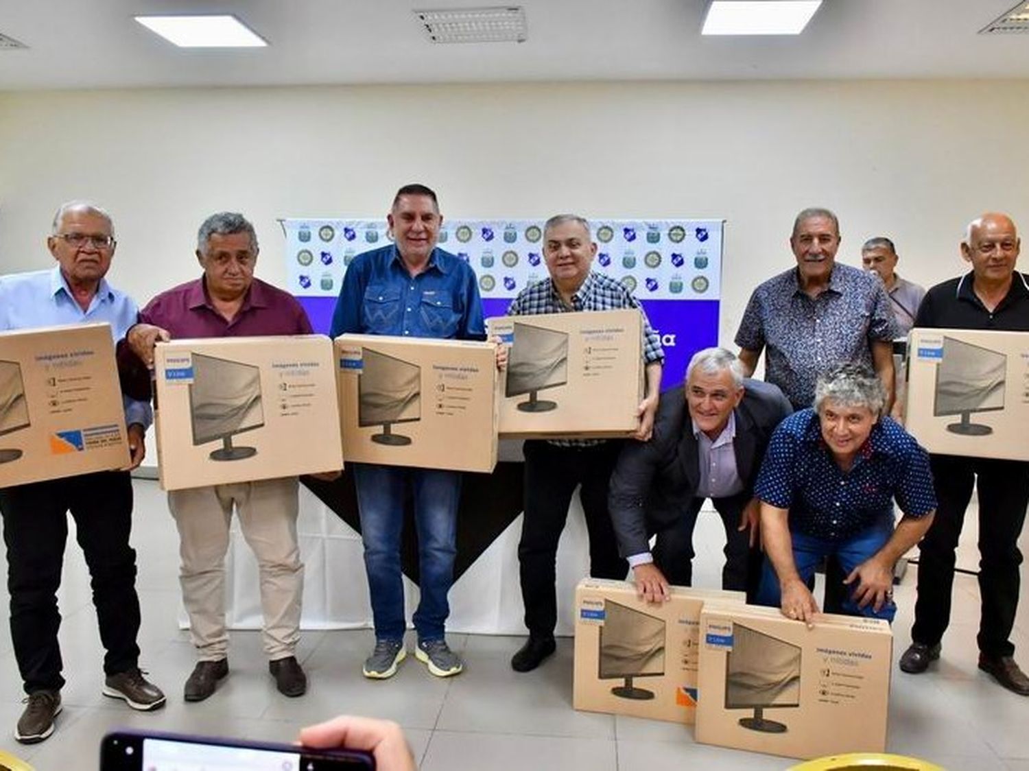 Jofré recibió al Consejo Federal de AFA, que hizo entrega de computadoras